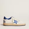 Herren-Sneaker „Ball Star” aus weißem Nappaleder mit blauem Stern und Fersenlasche