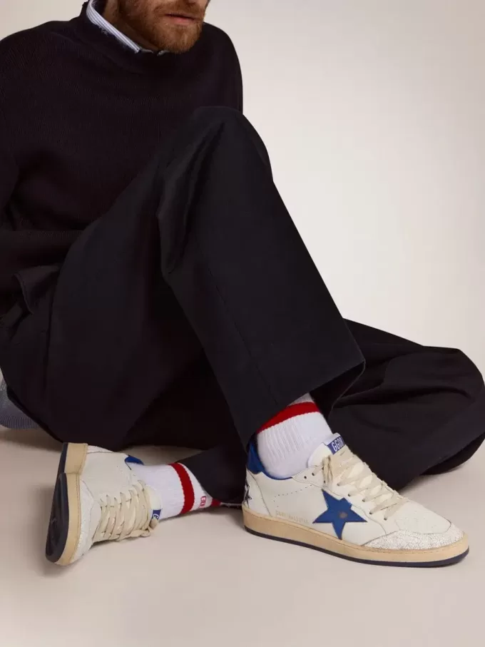 Herren-Sneaker „Ball Star” aus weißem Nappaleder mit blauem Stern und Fersenlasche