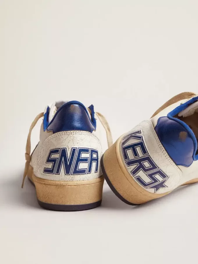 Herren-Sneaker „Ball Star” aus weißem Nappaleder mit blauem Stern und Fersenlasche