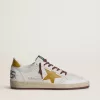 Herren-Sneaker „Ball Star” aus weißem Nappaleder mit gelbem Lederstern und Fersenlasche im Animal-Print