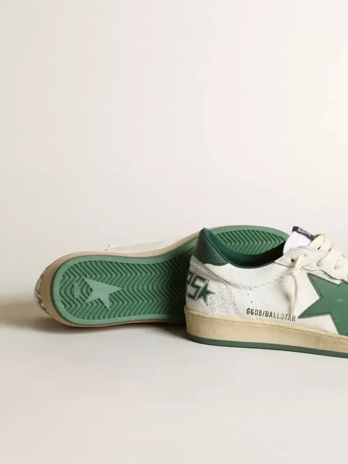 Herren-Sneaker „Ball Star” aus weißem Nappaleder mit grünem Lederstern und Fersenlasche