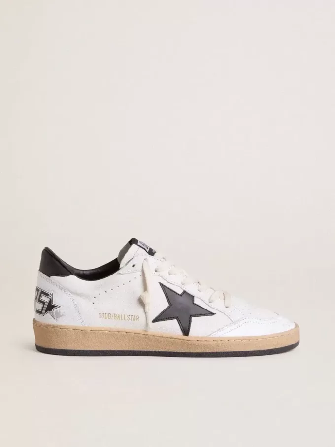 Herren-Sneaker „Ball Star” aus weißem Nappaleder mit schwarzem Stern