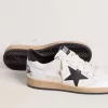 Herren-Sneaker „Ball Star” aus weißem Nappaleder mit schwarzem Stern