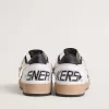 Herren-Sneaker „Ball Star” aus weißem Nappaleder mit schwarzem Stern