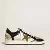 Herren-Sneaker Ball Star LAB aus silbernem Leder mit braunem Lederstern und schwarzer Fersenlasche Herren-Sneaker Ball Star LAB aus silbernem Leder mit braunem Lederstern und schwarzer Fersenlasche