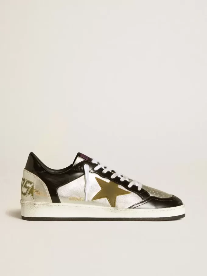 Herren-Sneaker Ball Star LAB aus silbernem Leder mit braunem Lederstern und schwarzer Fersenlasche Herren-Sneaker Ball Star LAB aus silbernem Leder mit braunem Lederstern und schwarzer Fersenlasche