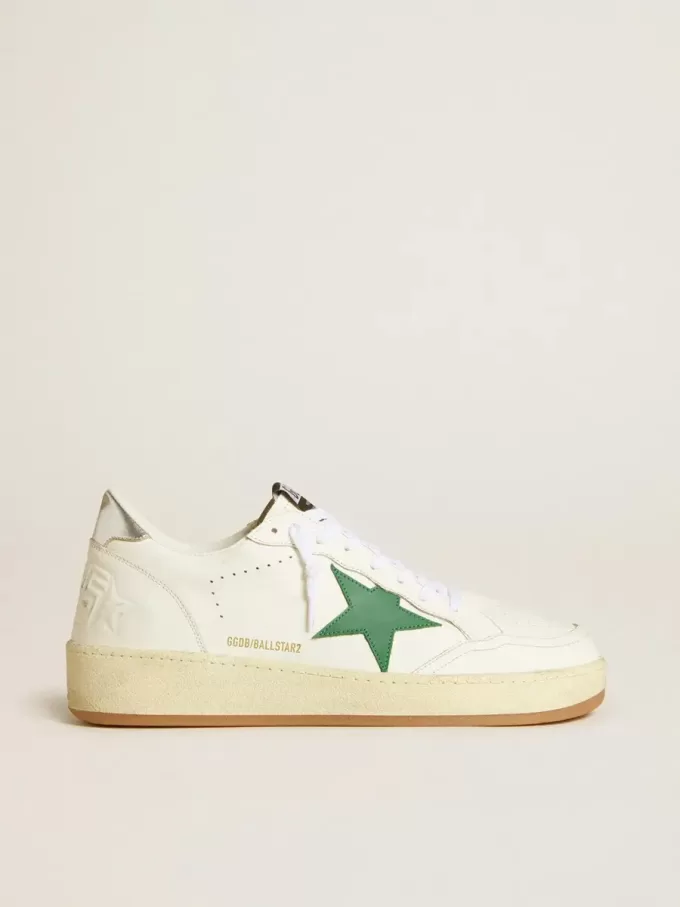 Herren-Sneaker „Ball Star” mit grünem Lederstern und metallischer Lederlasche an der Ferse