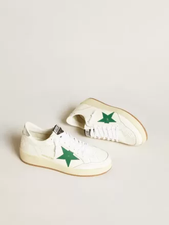 Herren-Sneaker „Ball Star” mit grünem Lederstern und metallischer Lederlasche an der Ferse