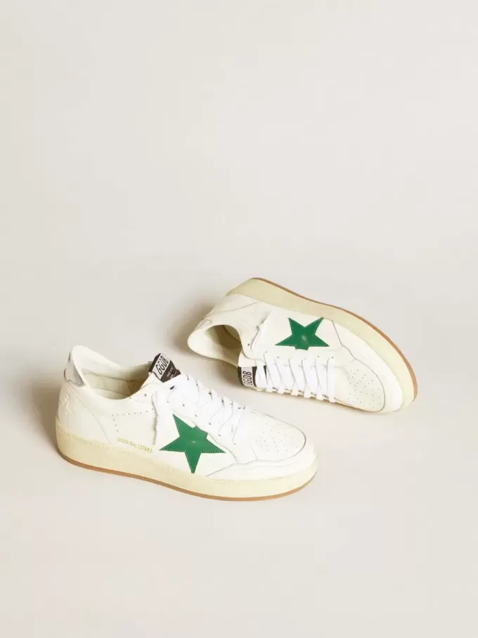 Herren-Sneaker „Ball Star” mit grünem Lederstern und metallischer Lederlasche an der Ferse
