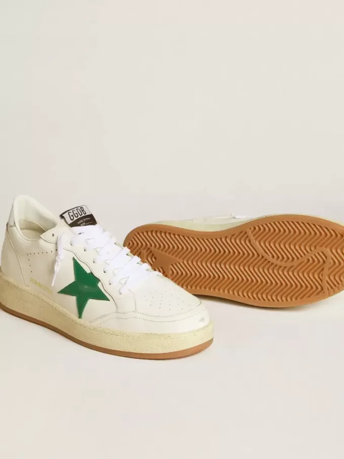 Herren-Sneaker „Ball Star” mit grünem Lederstern und metallischer Lederlasche an der Ferse
