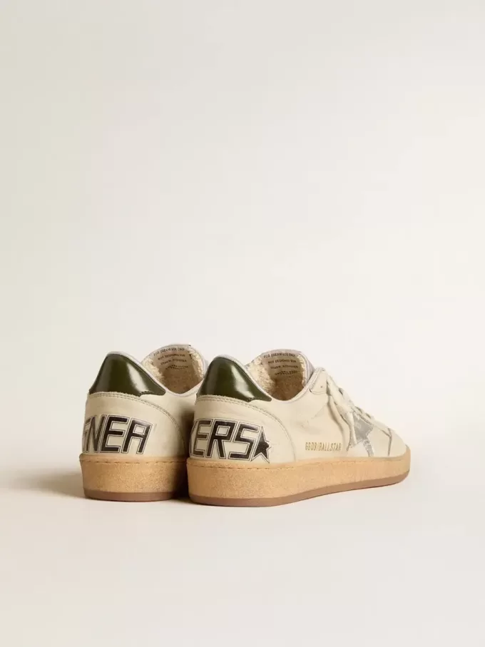 Herren-Sneaker „Ball Star” mit silbernem Lederstern und grüner Lederlasche an der Ferse