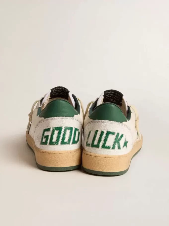 Herren-Sneaker „Ball Star Wishes” aus weißem Nappaleder mit grünem Lederstern und Fersenlasche