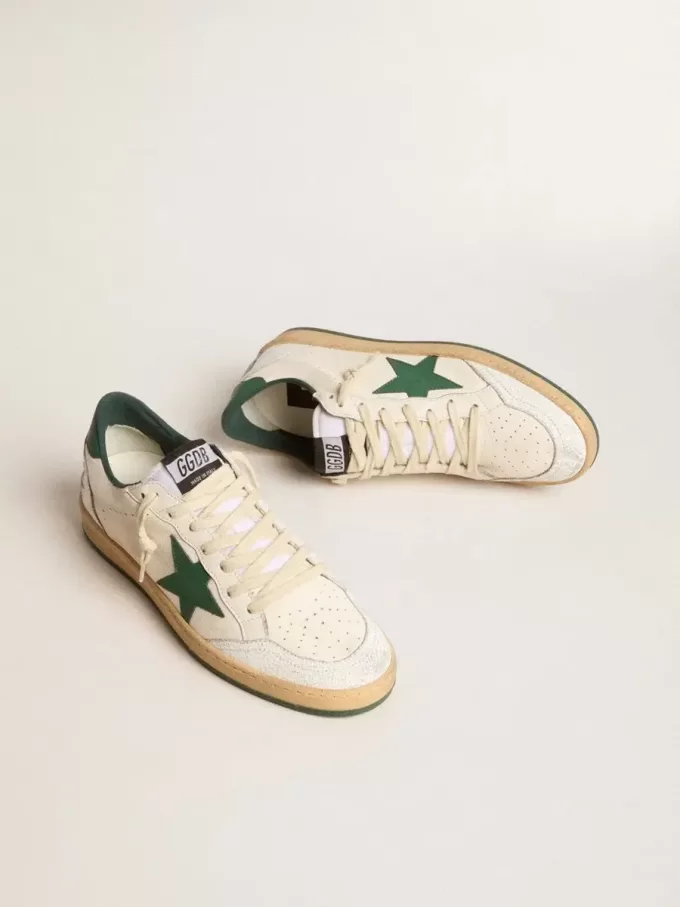 Herren-Sneaker „Ball Star Wishes” aus weißem Nappaleder mit grünem Lederstern und Fersenlasche