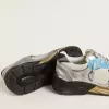 Herren-Sneaker Dad-Star aus Mesh und silberfarbenem Folienleder mit schwarzem Lederstern