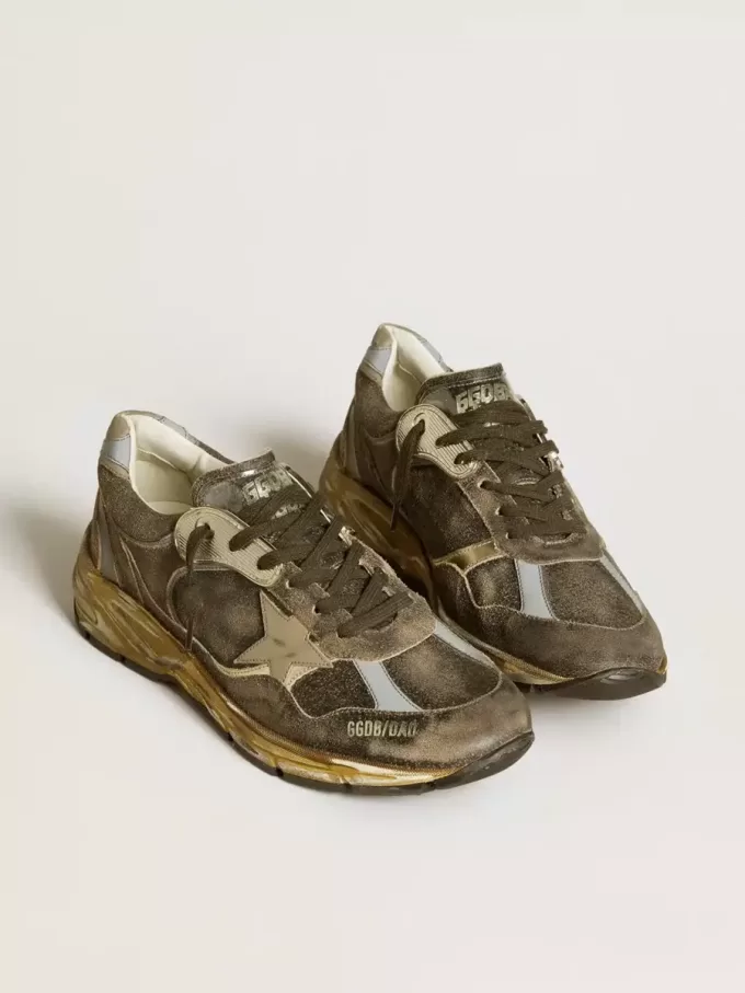 Herren-Sneaker Dad-Star aus Wildleder und Nylon mit khakifarbenem Lederstern und Fersenlasche