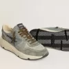 Herren-Sneaker „Running Sole” aus hellblauem Nylon mit schwarzem Stern und grüner Lederlasche an der Ferse