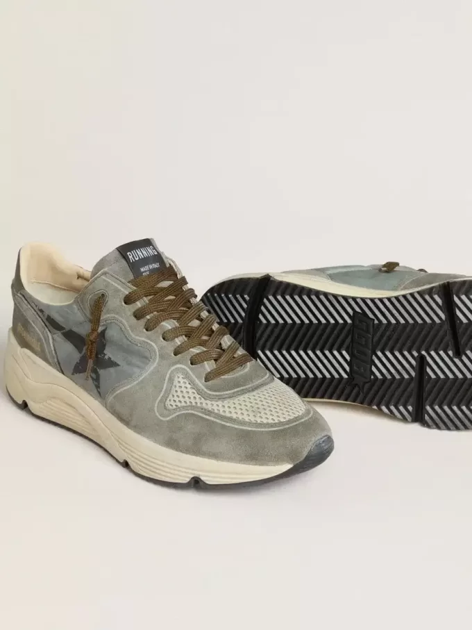 Herren-Sneaker „Running Sole” aus hellblauem Nylon mit schwarzem Stern und grüner Lederlasche an der Ferse