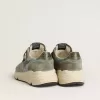 Herren-Sneaker „Running Sole” aus hellblauem Nylon mit schwarzem Stern und grüner Lederlasche an der Ferse