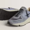 Herren-Sneaker „Running Sole” aus hellblauem Nylon und Nubukleder mit schwarzem Stern