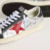 Herren-Sneaker „Stardan” aus laminiertem silbernem Nylon mit burgunderrotem Wildlederstern