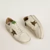 Herren-Sneaker Stardan aus weißem Leder mit militärgrünem Leder mit Schlangenprint, Stern und Fersenlasche