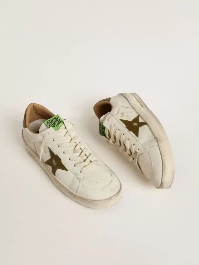 Herren-Sneaker Stardan aus weißem Leder mit militärgrünem Leder mit Schlangenprint, Stern und Fersenlasche