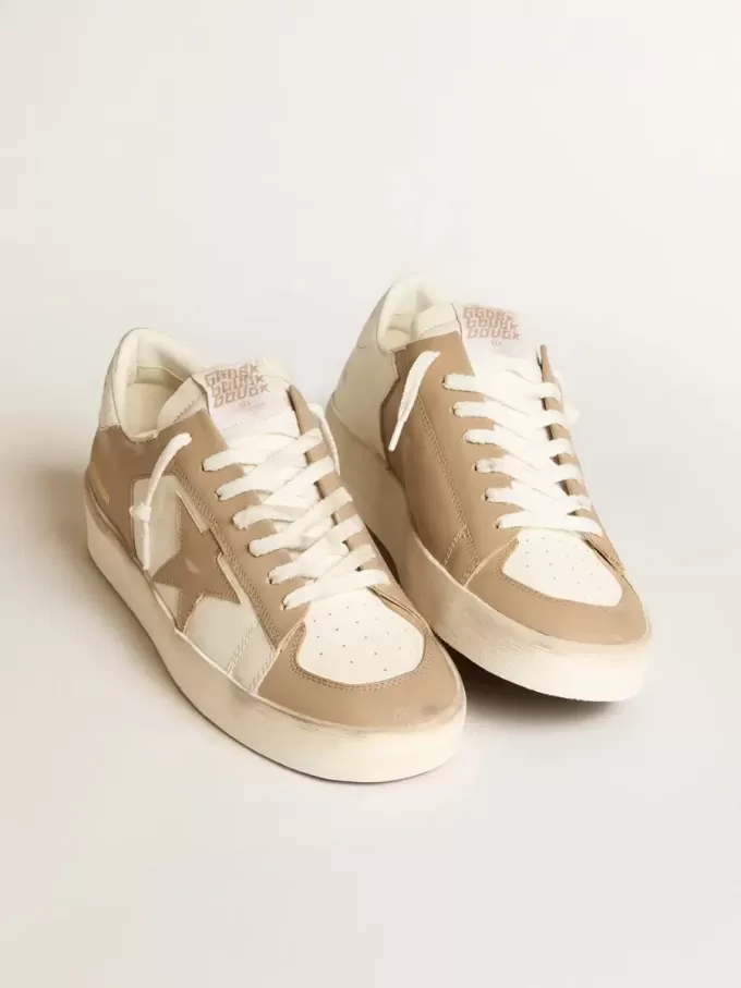 Herren-Sneaker Stardan aus weißem und beigem Leder mit beigem Stern und weißer Fersenlasche