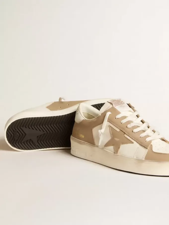 Herren-Sneaker Stardan aus weißem und beigem Leder mit beigem Stern und weißer Fersenlasche