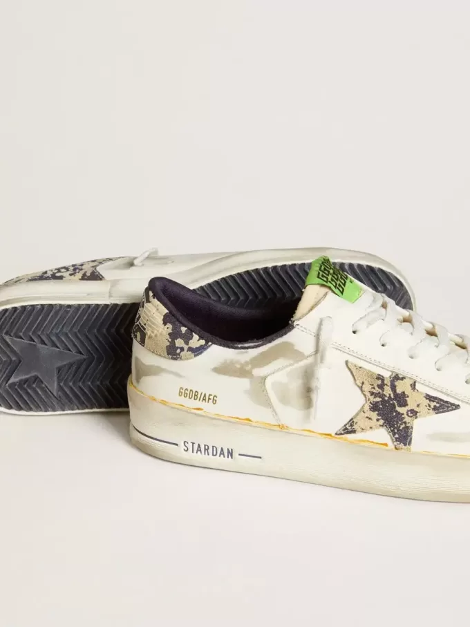 Herren-Sneaker Stardan LAB aus weißem Leder mit Camouflage-Stern und Fersenlasche Herren-Sneaker Stardan LAB aus weißem Leder mit Camouflage-Stern und Fersenlasche