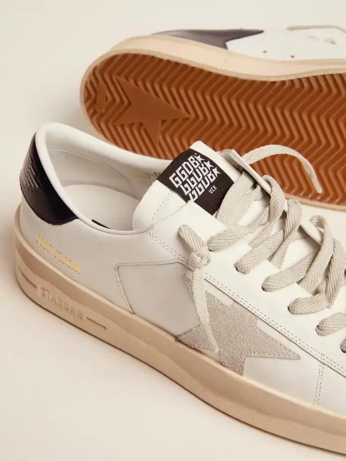 Herren-Sneaker Stardan mit Stern aus eisgrauem Wildleder und blau-marineblauer Fersenlasche