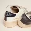Herren-Sneaker Stardan mit Stern aus eisgrauem Wildleder und blau-marineblauer Fersenlasche
