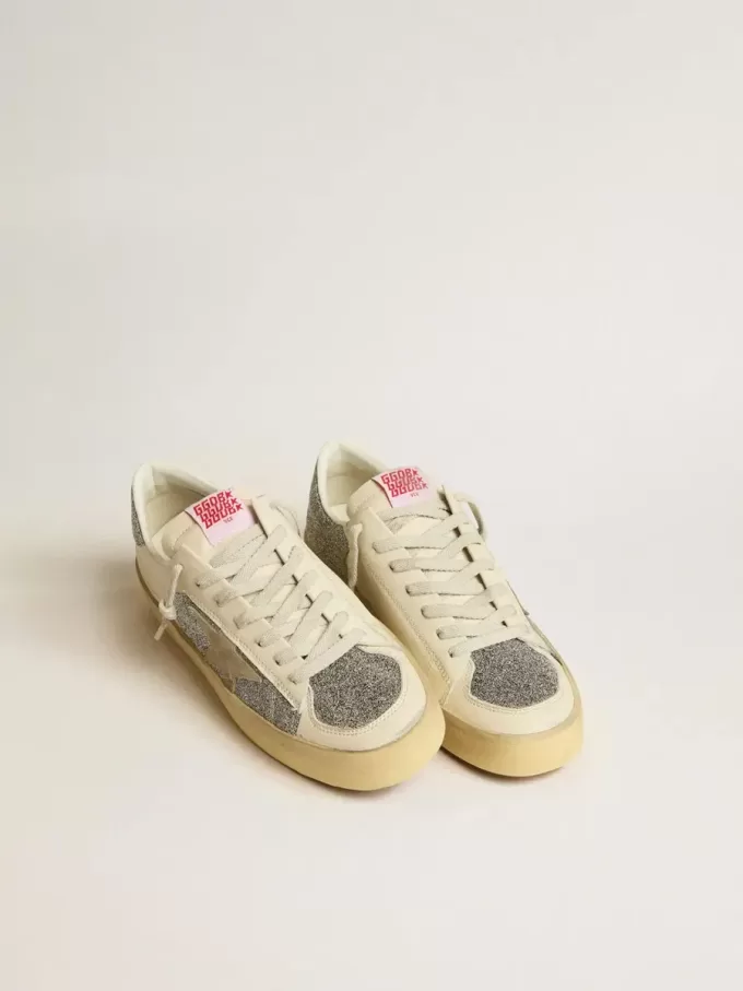 Herren-Stardan aus Wildleder mit sandfarbenem Stern und Swarovski-Kristalleinsätzen Herren-Stardan aus Wildleder mit sandfarbenem Stern und Swarovski-Kristalleinsätzen