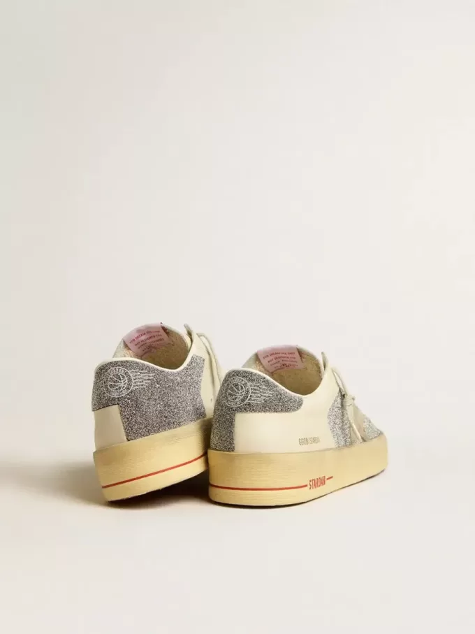 Herren-Stardan aus Wildleder mit sandfarbenem Stern und Swarovski-Kristalleinsätzen Herren-Stardan aus Wildleder mit sandfarbenem Stern und Swarovski-Kristalleinsätzen