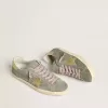 Herren-Super-Star aus grauem Wildleder mit goldfarbenem Metallstern und Fersenlasche