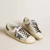 Herren-Super-Star aus Leder und Wildleder mit blauem Lederstern mit Eidechsenprint
