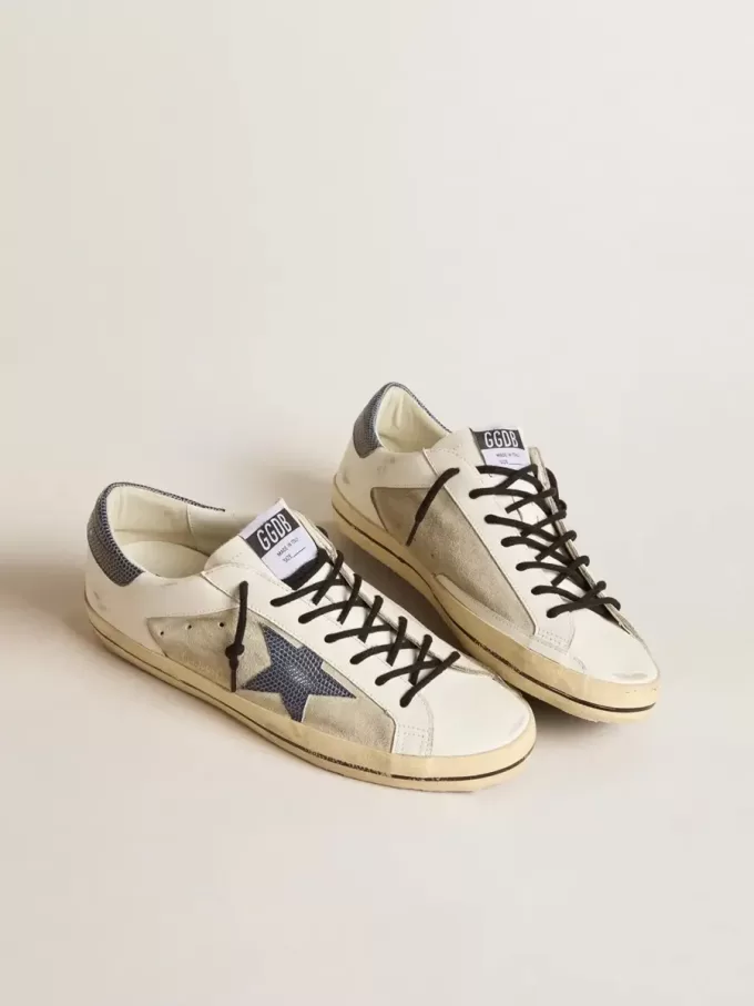 Herren-Super-Star aus Leder und Wildleder mit blauem Lederstern mit Eidechsenprint
