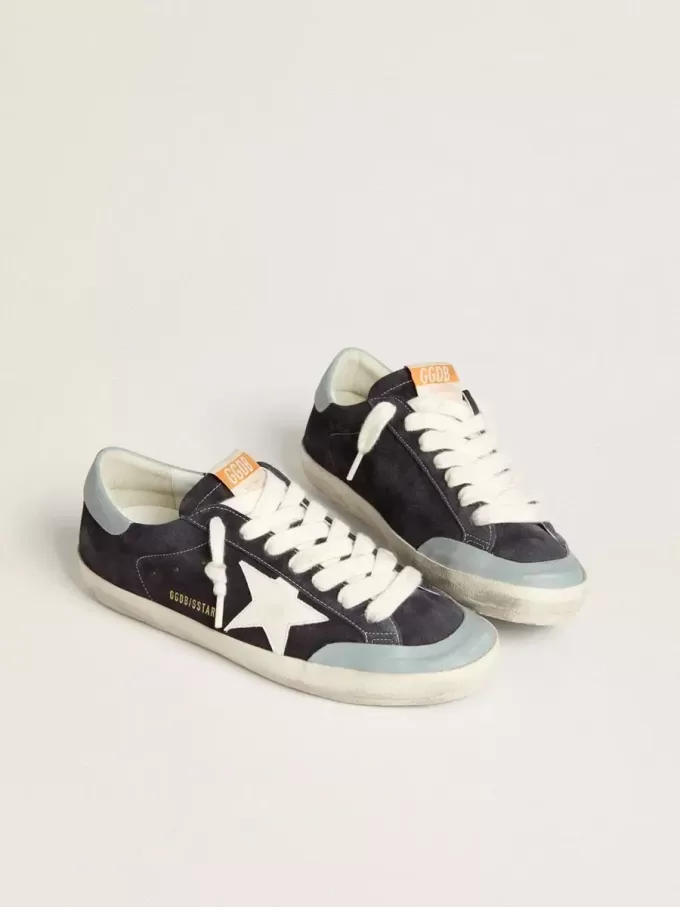 Herren-Super-Star aus mitternachtsblauem Wildleder mit weißem Lederstern und hellblauem Lederabsatz