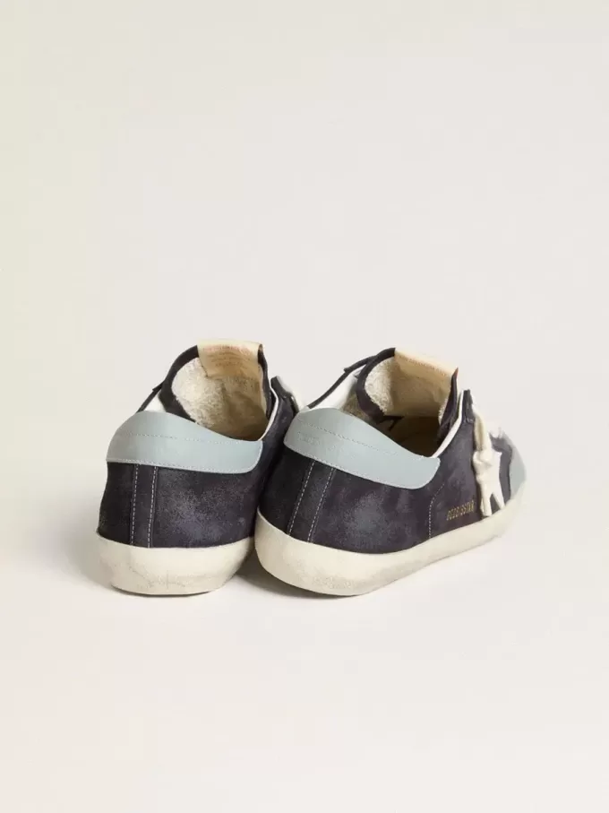 Herren-Super-Star aus mitternachtsblauem Wildleder mit weißem Lederstern und hellblauem Lederabsatz