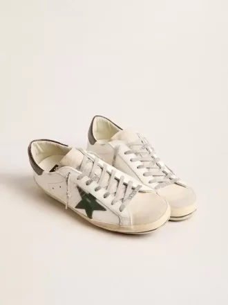 Herren-Super-Star aus weißem Leder mit grünem Stern und Fersenlasche mit Animal-Print