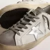 Herren-Super-Star aus weißem Leder mit silbernem Stern und grüner Fersenlasche Herren-Super-Star aus weißem Leder mit silbernem Stern und grüner Fersenlasche
