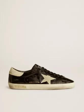 Herren-Super-Star LTD aus schwarzem Lackleder mit Stern und Fersenlasche aus Wildleder