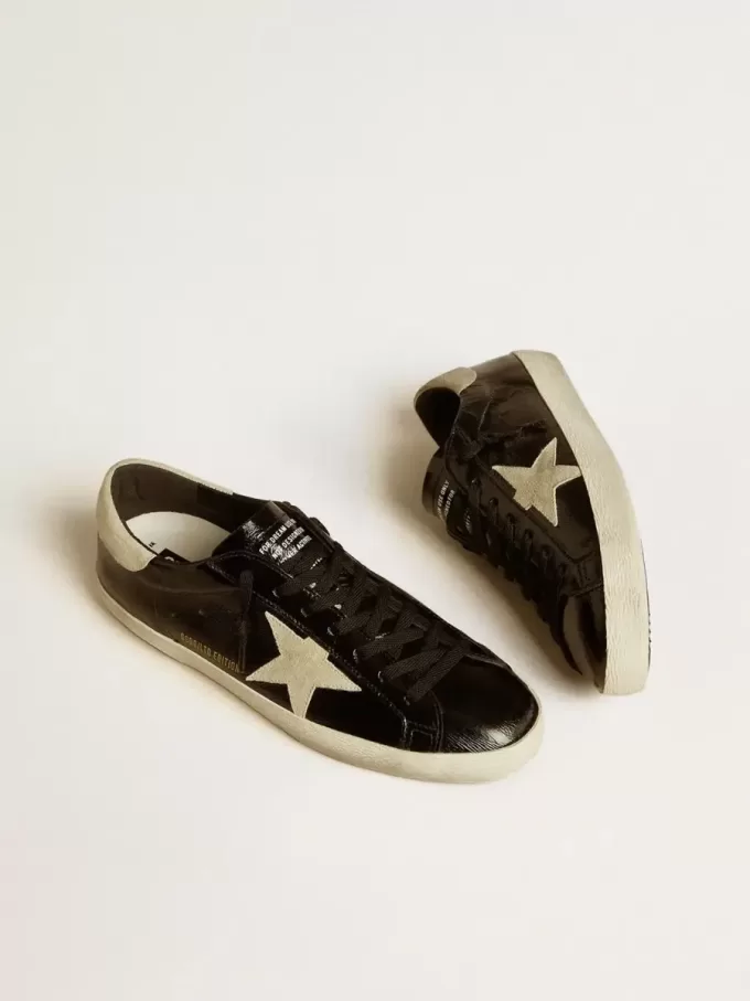 Herren-Super-Star LTD aus schwarzem Lackleder mit Stern und Fersenlasche aus Wildleder