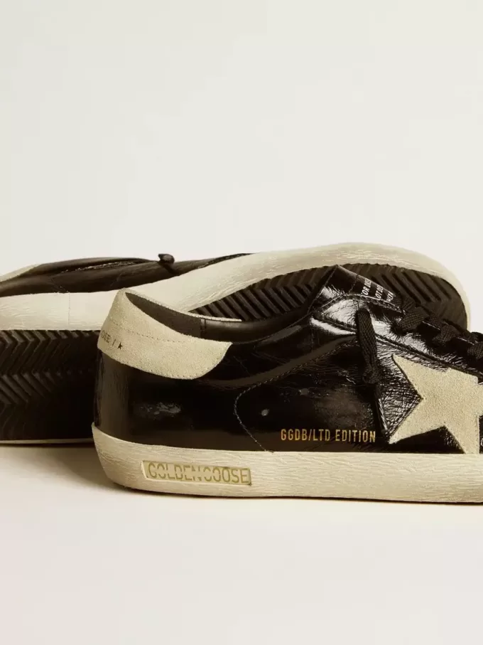 Herren-Super-Star LTD aus schwarzem Lackleder mit Stern und Fersenlasche aus Wildleder