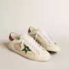 Herren-Super-Star LTD aus Wildleder mit grünem Metallic-Stern und roter Fersenlasche Herren-Super-Star LTD aus Wildleder mit grünem Metallic-Stern und roter Fersenlasche