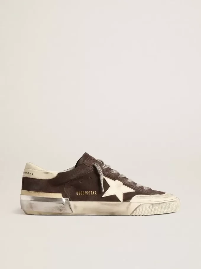 Herren-Superstar aus grauem Wildleder mit ecrufarbenem Nappa-Stern und Fersenlasche Herren-Superstar aus grauem Wildleder mit ecrufarbenem Nappa-Stern und Fersenlasche