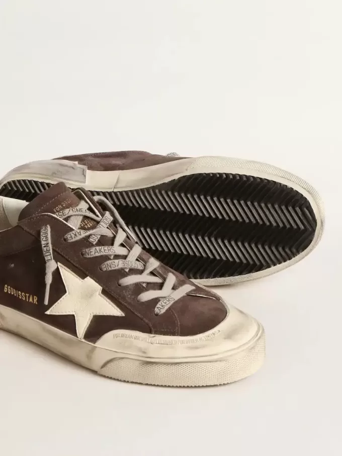 Herren-Superstar aus grauem Wildleder mit ecrufarbenem Nappa-Stern und Fersenlasche Herren-Superstar aus grauem Wildleder mit ecrufarbenem Nappa-Stern und Fersenlasche