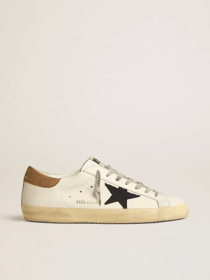 Herren-Superstar aus weißem Leder mit mitternachtsblauem Canvas-Stern und tabakfarbenem Leder-Fersenriemen