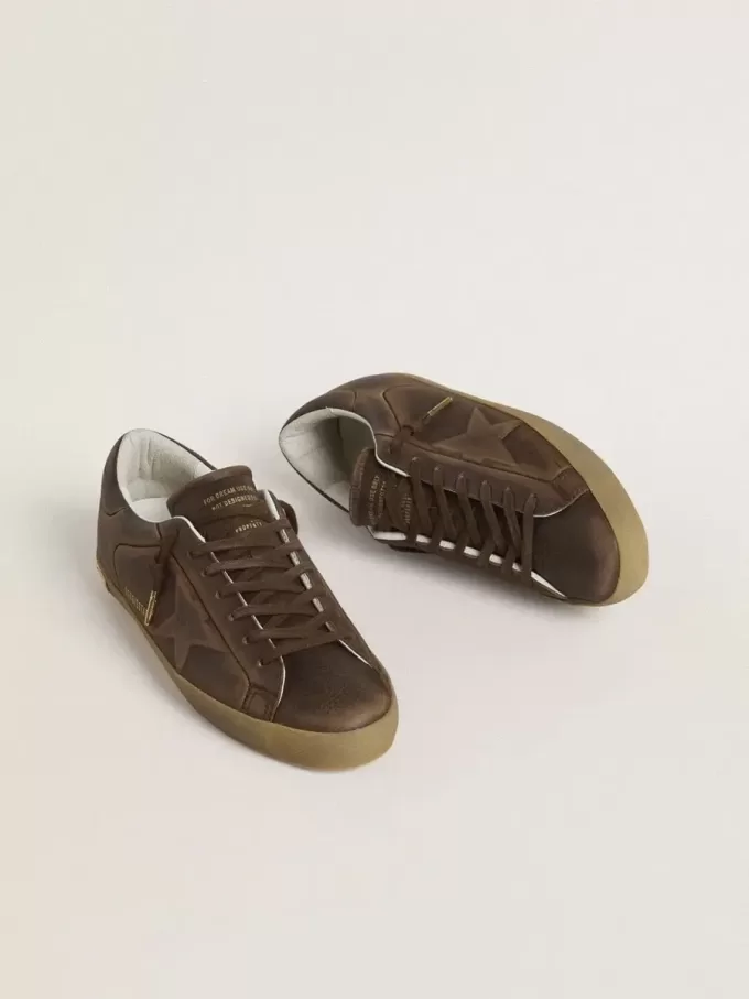Herren-Superstar mit Stern und Fersenlasche aus braunem Leder in Used-Optik