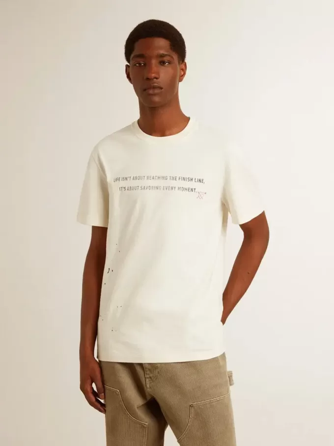 Herren-T-Shirt aus altweißer Baumwolle mit Print und Stickerei