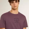 Herren-T-Shirt aus Baumwolle in abgenutztem Lila mit Logo-Print